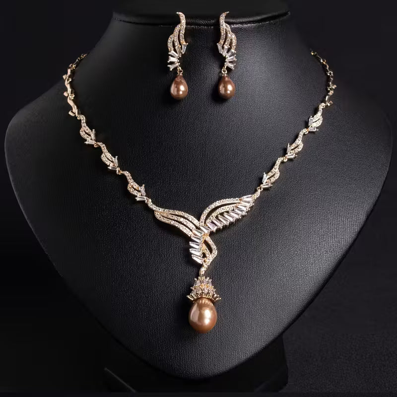 Festliches Schmuckset mit Zirkonia, Perlen & „Flügel“-Design